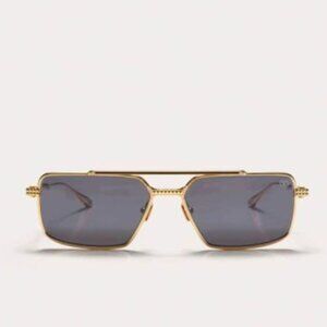 NWT VALENTINO V-SEI NEW VLS-111A